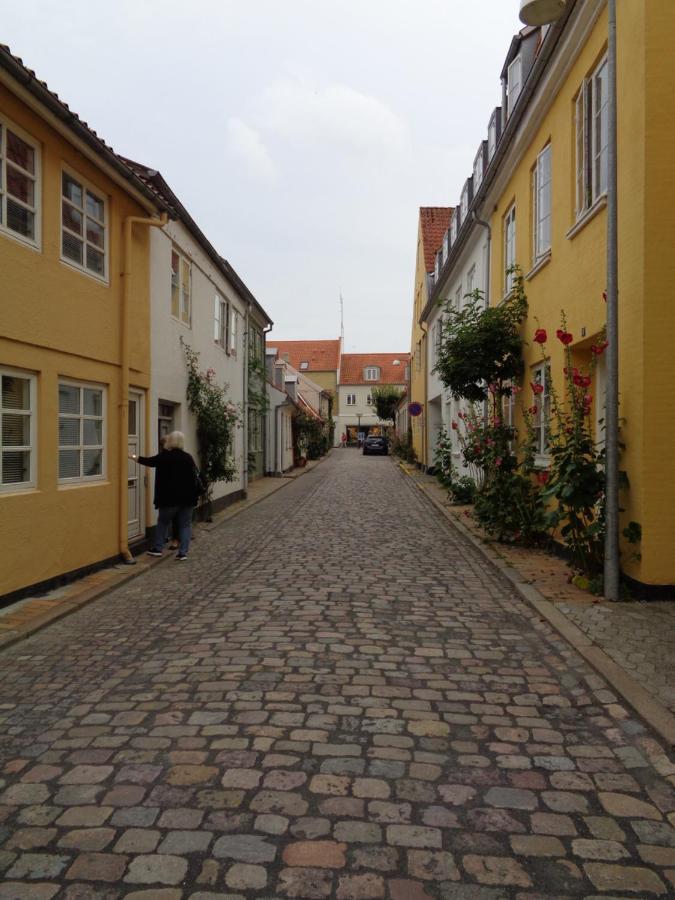 Dejligt Lille Byhus Fåborg Buitenkant foto